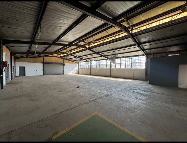 1,200M² WAREHOUSE FOR SALE IN ROODEPOORT CENTRAL